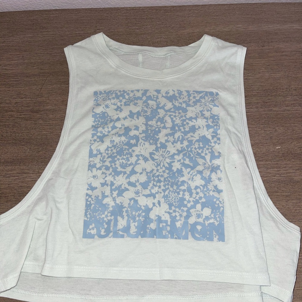 Lululemon crop top